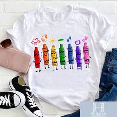 Teacher Shirts Vinyl, Crayon Tshirt, Crayon Shirt, Kindergarten Teacher Shirts, Mood Colors, Color Crayons, Style T Shirts, Teacher Outfit, Kindergarten Teacher