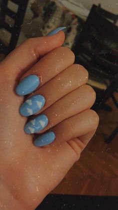 Nails Sky Clouds, Sky Blue Nails With Clouds, Blue Nails With Cloud Design, Blue Nails With Clouds, Sky Blue Nails Design, Nails With Clouds, Blue Sky Nails, Nails Sky Blue, Sky Nail Art