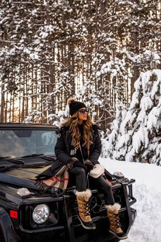 Teenager Winter Outfits, Winter Adventure Outfit, Winter Mode Outfits, Cape Scarf, Canadian Winter, Adventure Outfit, Gucci Marmont, Shearling Boots