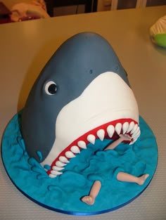 there is a shark cake on the table