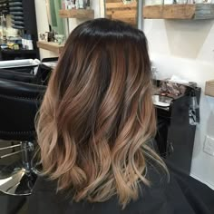 Balayage on dark hair Balayage Long Hair, Blonde Balayage Highlights, Balayage Hair Dark, Long Dark Hair, Hair Shades, Penteado Cabelo Curto