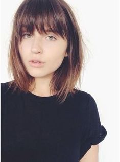 Tagli di capelli con frangia: tutte le idee perfette per il tuo viso Carmel Hair Color, Short Haircuts With Bangs, Corte Bob, Peinados Recogidos, Medium Long Hair, Trendy Hair Color, Long Bob Hairstyles, Long Hair With Bangs