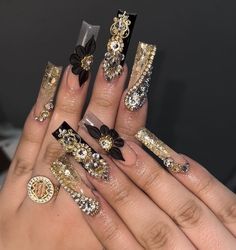 Gold Nails Ideas For Prom, Black And Gold Long Acrylic Nails, Black And Gold Birthday Nails Acrylic, Black And Gold Nails Quince, Quinceanera Nails Black, Black And Gold Bling Nails, Charro Nails Designs, Black And Gold Quince Nails, Black Gold Silver Nails