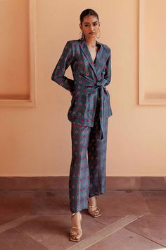 Shop for Seeaash Blue Dupion Silk Nazreen Floral Print Blazer And Pant Set for Women Online at Aza Fashions Indian Office Formals For Women, Blazer Cord Set, Blazer Cord Set Outfit Women Western, Pant Suits For Women Indian, Funky Formal, Floral Pantsuit, Custom Wardrobe, Stand Collar Top, Evening Fashion