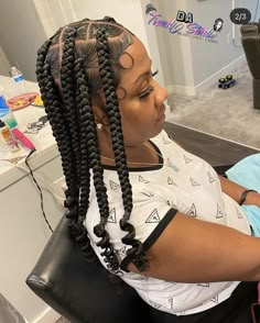 Large Bob Box Braids, Large Knotless Box Braids Short, Jumbo Bob Box Braids, Short Jumbo Braids, Short Jumbo Box Braids, 4 Box Braids, Cabello Afro Natural, Braided Hairstyles For Black Women Cornrows, Short Box Braids