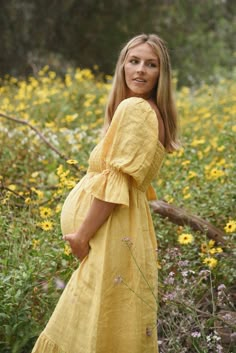 Style // A subtle, soothing and summer infusing yellow linen dress! Dreamy in every sense of the word The Deia Dress is a midi to long length dress with a square neckline and beautiful tiered skirt. It features an elastic bodice to fit perfectly no matter your shape, and puffed sleeves for a more romantic vibe. The dress has some structure while leaving plenty of room for comfort and style. Designed to be maternity and breastfeeding friendly, for a timeless approach to dressing Fabric Note // Ma Yellow Dress Maternity Pictures, Yellow Dress Pregnant, Maternity Spring Dresses, Spring Maternity Dress, Baby Shower Dress For Mom Summer, Cute Summer Pregnancy Outfits, Gender Reveal Dresses For Mom, Stylish Pregnancy Outfits, Modest Maternity Outfits