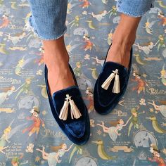 Category:Loafers,Slip-Ons; Upper Materials:Faux Suede,PU; Season:Spring   Fall; Heel Type:Flat Heel; Gender:Women's; Size Suggestion:standard size, select your usual size; Activity:Walking; Toe Shape:Round Toe; Style:Vintage,Casual; Heel Height(inch):<1; Outsole Materials:Rubber; Occasion:Daily; Closure Type:Loafer; Pattern:Solid Color; Listing Date:10/24/2023; 2024 Trends:Plus Size,Loafer Mules,Platform Boots; Foot Length:; Foot Width:; SizeChart1_ID:2:185380; Heel Height:Flat Fur Loafers, Women's Slip Ons, Flat Loafers, Tassels Decor, Loafers Online, Suede Flats, Loafer Mules, Suede Loafers, Vintage Casual