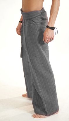 Grey Extra Long Fisherman Pants line Pattern.    For the extra tall we have an extra long style of Thai fisherman pants.    Thai Fisherman Pants are suitable for both men & women, unisex    100% cotton.     For a video guide on how to wear/tie Fisherman Pants go to our; http://blog.bindidesigns.eu/how-to-wear-thai-fisherman-pants-video-guide/        Follow BindiDesigns; https://facebook.com/BindiDesigns - https://twitter.com/bindidesigns  page for stock status updates Diy Mens Kilt Pattern, Fisherman Outfit, Red Thai, Yoga Massage, Moda Hippie