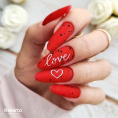 Aprenda mais sobre maquiagem. Me manda mensagem que te explico como Love Heart Nails, Pastel Nails Designs, Heart Nail Designs, February Nails, Spring Nail Trends, Nude Nail Designs, Heart Nail Art, Black Nail Designs, Pastel Nails