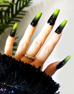 nails designs dark green Green Ombre Nails, Ombre Chrome Nails, Lime Green Nails, Ivy Costume, Hand Nails, Green Acrylic Nails, Ombre Nails Glitter, Gothic Nails, Aesthetic Nails