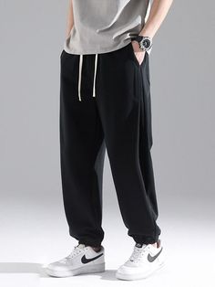 Black Sweatpants Outfit, Harem Sweatpants, Sweatpants Fashion, Mens Joggers Sweatpants, Jogger Pants Outfit, Pants Outfit Men, Baggy Sweatpants, Wedding Outfit Men