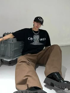 Male Korean Streetwear, Chinese Y2k Fashion Men, Street Wear Aesthetic Men, Y2k Male Fashion, Y2k Fashion Male, Chinese Street Wear, Street Wear Male, Korean Fashion Grunge, Japanese Streetwear Fashion