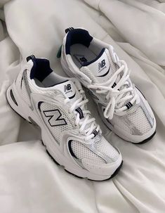 Sneaker New Balance, Pretty Sneakers, Back To School Shoes, Trendy Shoes Sneakers, Colorful Sneakers, Dr Shoes, Pretty Shoes Sneakers, Trening Fitness, Cute Nike Shoes