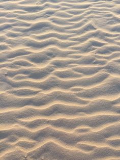 the sand is white and has wavy lines