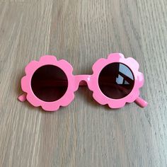 Brand New Perfect For Toddler Sized Faces! Frame: Pink Measures About 5” Wide Great Baby Shower Gift! Clear Lens Sunglasses, Baby Sunglasses, Gap Brand, Flower Sunglasses, Frame Pink, Cream White Color, Old Navy Kids, Versace Kids, Kids Glasses