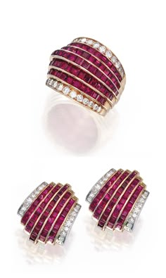 18 KARAT GOLD, RUBY AND DIAMOND RING AND EARCLIPS, VAN CLEEF & ARPELS. The ring designed with five rows set with 77 calibré-cut rubies, bordered by round diamonds weighing approximately 1.00 carat, size 8, signed V.C., numbered N.Y.23401 S.O.; the earclips of similar design set with 86 calibré-cut rubies bordered by single-cut diamonds weighing approximately .70 carat, signed Van Cleef & Arpels, numbered N.Y. 23160. Ruby And Diamond Ring, Indian Jewelry Sets, Gold Ring Designs, Gold Earrings Designs, Fabulous Jewelry, Classic Jewelry, Van Cleef Arpels