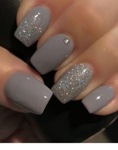 Nail Nude, Maquillage Yeux Cut Crease, Grey Nail Polish, Silver Glitter Nails, Valentine Nails, Gray Nails, Short Acrylic Nails Designs, Nail Designs Glitter, Dipped Nails