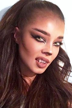 Werewolf Makeup, Wolf Makeup, Beautiful Halloween Makeup, Halloween Make-up Looks, Creepy Halloween Makeup, Halloween Contact Lenses, Cute Halloween Makeup, Halloween Makeup Ideas, Halloween Makeup Pretty