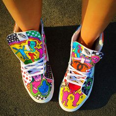 Art On Shoes Custom, Custom High Tops, Custom Sneakers Ideas, Posca Shoes, Adidas Custom Shoes, Sneaker Diy, Painted Canvas Shoes