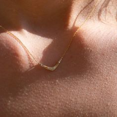 Baguette Wave Necklace Green Sapphire Necklace, Blue Sapphire Necklace, Wave Necklace, 14k Yellow Gold Necklace, Detailed Jewelry, Circle Diamond, 14k Gold Necklace, Gold Necklace Women, Chic Jewelry