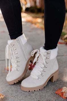 Feminine Winter Shoes, Cute Winter Shoes For Women, White Booties Outfit Winter, Winter Wedding Boots, Cute Winter Shoes, Cute Boots For Women, White Winter Boots, White Lace Up Boots