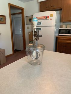 a blender sitting on top of a kitchen counter