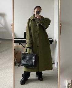 Green Trenchcoat Outfit, Oversized Wool Coat Outfits, Green Wool Coat Outfit, Wool Trench Coat Outfit, Green Trench Coat Outfit, Long Wool Coat Outfit, Oversized Coat Outfit, Green Coat Outfit, Long Coat Outfit