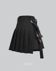 Type: Cargo skirt Design: Techwear Technical dress: This techwear dress is the perfect garment to complete your Techwear outfit. Breathable materials: This techwear dress made of polyester, cotton and spandex can be worn all year round. Machine washable: 30 °C (86 °F) Size(cm | in) Waist Length S 60-80 | 23.6-31.5 37 | 14.6 M 64-84 | 25.2-33 39 | 15.3 L 68-88 | 26.8-34.6 41 | 16.1 High Waist Cargo Skirt: Urban Chic Meets Functional Design For the modern woman seeking to combine street-style vibe Rebellious Aesthetic, Preppy Style Women, Stil Rock, Streetwear Skirt, Pleats Fashion, Gothic Streetwear, Preppy Mode, Gothic Mode, Mini Pleated Skirt