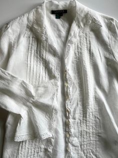 Vintage Ralph Lauren peasant style linen blouse tailored silhouette  Classic button down shirt 2/3 sleeves hidden pearl buttons  lace details  pleats Easy comfort wear tag: Lauren Ralph Lauren size: 4 Length 25" Arms: 19-22" Shoulder to shoulder 15" Arm pit to pit 18.5" fabric: 100% linen Ralph Lauren Linen Shirt, Ralph Lauren Blouse, Classic White Shirt, Pleated Shirt, Peasant Style, Comfort Wear, Linen Blouse, White Shirt, Linen Shirt