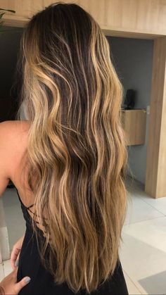 Blonde Light Brown Hair, Shaggy Long Hair, Light Blonde Hair, Honey Hair, Haircuts For Long Hair, Hair Inspo Color, Light Hair