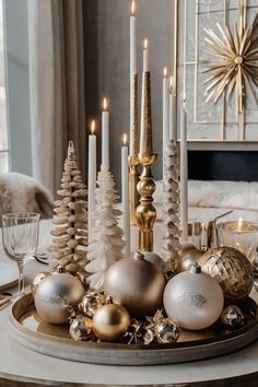 Gold Christmas Home Decor, Cream And Gold Christmas, Silver And Gold Christmas Decor Ideas, Glitz And Glam Christmas Decor, Gold Christmas Centerpieces For Table, Cream And Gold Christmas Decor, Luxurious Christmas Decor, Green And Beige Christmas Decor, Gold Christmas Decor Ideas