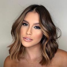 Medium Curly Haircuts, Collarbone Length Hair, Textured Curly Hair, Medium Length Hairstyles, Short Brown Hair, Brown Hair Balayage, Midlength Haircuts, Shoulder Length Hair Cuts, Long Bob Hairstyles