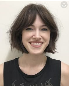 French Bob Side Bangs, Chin Length Bob No Bangs, French Bob With Curtain Bangs, 50s Bob, 70s Bob, Bob 2024, Shortish Hair