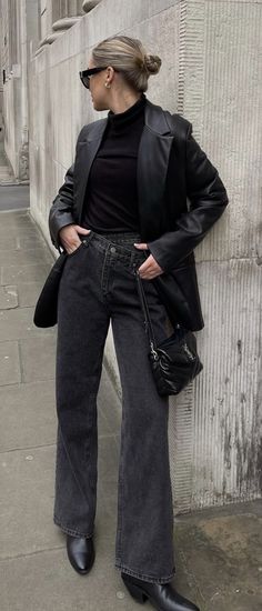 Styling Black Jacket, Jeans Stilettos Outfit, Chic Black Jeans Outfit, Black Jeans Outfit Chic, Black Denim On Denim, Winter Outfits Black Jeans, Black Acid Wash Jeans Outfit, Washed Black Jeans Outfit, Denim Outfit Winter