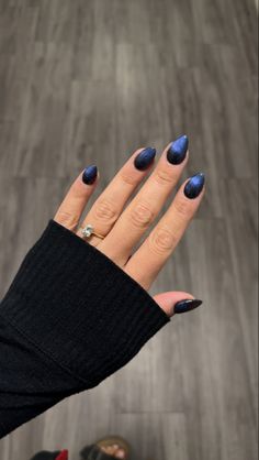 Dip Nail Ideas Dark Colors, Feyre Inspired Nails, Velaris Inspired Nails, Bookish Nails Book Lovers, Night Sky Nails Dark Blue, Nightcourt Acotar Nails, Night Court Nails Acotar, Cat Eye Dip Nails, Acotar Nails Designs