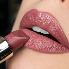 Lipstick Loreal, Loreal Lipstick, Lipstick Designs, Makeup Hacks Tutorials, Smokey Eye Makeup Tutorial, Beautiful Eye Makeup, Lips Shades, Makeup Eye Looks