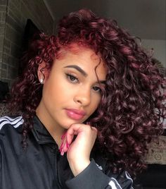 Dye Curly Hair, Burgundy Curly Hair, Curly Hair Coloring, Burgundy Hair Dye, Really Curly Hair, Red Hair Looks, Maroon Hair