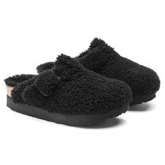 Boston Big Buckle Platform Boston Big Buckle, Birkenstock Shearling, Birkenstock Styles, Black Birkenstock, Pretty Shoes Sneakers, Birkenstock Black, Round Off, Soft Teddy Bear, Calf Muscles