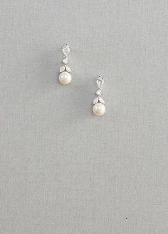 Simple Pearl Earrings, Pearl Earrings Designs, Diamante Earrings, Black Pearl Earrings, Pear Earrings, Black Pearls, Simple Pearl, Saltwater Pearls