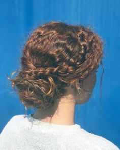 Simple Elegant Hairstyles For Curly Hair, Braided Updo For Curly Hair, Hairstyle Inspo For Curly Hair, Naturally Curly Low Bun, Hair Styles For Very Curly Hair, Long Hair Styles Up, Prom Updos Curly Hair, Curly Up Do Hairstyles Natural Curls, Prom Hair For Naturally Curly Hair