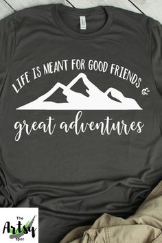 Life is meant for good friends and great adventures shirt.Such a great shirt for a friend trip, or vacation. Also a nice shirt for a friend who loves adventure. #vacationshirts #girlstripshirts #girlstrip #friendtripshirts #familyvacationshirts #goodfriendsgift #goodfriendsshirtidea #goodfriendsshirts #goodfriendsandgreatadventures #adventureshirt #adventurequotes #adventuresayings #greatadventuresshirt #mountainsshirt #triptothemountains #mountainvacationshirt Funny Vacation T-shirt Design, Funny Travel Tshirt Design Ideas, Fun T-shirt For Summer Adventures And Vacation, Casual T-shirt With Funny Print For Vacation, Funny Travel T-shirt Design, Girls Weekend Shirts, Friend Vacation, T-shirt Print Design, Vinyl Shirts