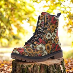 🌿 A tree is planted for every order! Thank you for supporting sustainability. 🌳 Crafted with care, these boots blend style and sustainability. Made from buttery soft vegan leather with a durable synthetic sole, they provide all-day comfort. The mid-height design (6") with a 0.75" platform offers a subtle lift and great support. A padded tongue ensures a cozy fit, and the boots are slightly wider to accommodate warm socks. They generally fit true to size, but if you have narrow feet or are betw Boots Goth, Floral Combat Boots, Witch Shoes, Goth Shoes, Floral Boots, Mens Leather Boots, Warm Socks, Cozy Fits, Boots Fall