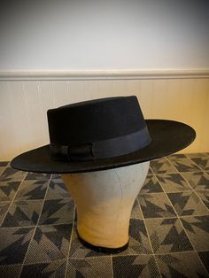 "Authentic Black Pork Pie Hat of 100% Genuine Wool Left in nice vintage condition. This hat measures 21\" inside band - 2 3/4\" brim. WPL USA size Medium" Vintage Fedora With Flat Crown, Vintage Fitted Felt Hat For Fall, Black Top Hat For Kentucky Derby With Flat Crown, Vintage Top Hat With Short Brim For Fall, Black Western Boater Hat With Wide Brim, Black Top Hat With Flat Crown For Kentucky Derby, Vintage Fitted Hat Bands For Rodeo, Classic Fitted Fedora Costume Hat, Vintage Short Brim Top Hat For Fall