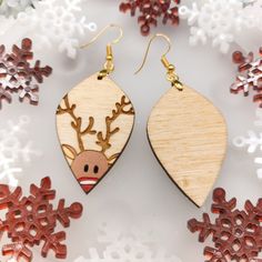 Rudolph the red-nosed reindeer is ready to light the night this holiday season! These adorable Christmas Earrings are laser cut, engraved, and hand painted on 3mm Birch wood. Hardware is gold plated sterling silver. Earrings are approximately 2 inches long and 1 inch wide. Earrings are very light, you will forget that you have them on.Thank you for visiting Sprouting Expressions, please see my other listings and like my shop for updates on new products and sales! I hope you love my handmade item Wood Burning Earrings Diy, Laser Cut Christmas Earrings, Wood Burning Earrings, Wood Burn Earrings, Diy Wood Earrings, Wooden Christmas Earrings, Diy Yarn Earrings, Xtool Projects, Wooden Earrings Handmade