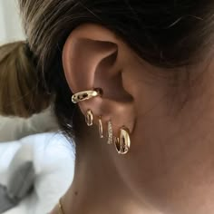 Gold Earing Stacks, Chunky Earrings Aesthetic, Gold Hoop Stack, Earring Inspo Gold, Earring Stacks Gold, Gold Earrings Stack, Gold Earring Stack, Gold Earrings Aesthetic