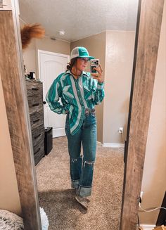 Punchy Women Outfits, Button Up Shirt Outfit Country, Women Pearl Snap Outfit, Western Outfits Women Button Up, Western Button Up Outfit, Cowgirl Causal Outfits, Country Outfits With Hats, Western Outfits Women Pearl Snap, Punchy Christmas Outfit