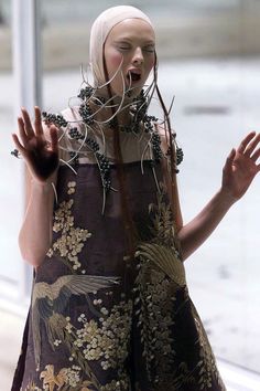 Image 15 Alex Mcqueen, Alexander Mcqueen Savage Beauty, Erin O'connor, Architectural Fashion, Alexander Mcqueens, Karen Elson, Savage Beauty, Mcqueen Fashion, Quirky Fashion