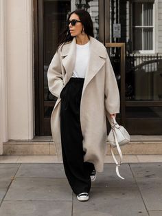 Cream Coat Outfit Winter, Cream Jacket Outfit, Coat Outfits For Women, Classy Winter Outfits, Beige Coat, Cold Outfits