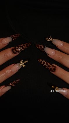 Brown Aesthetic Nail Designs, Leopard And Burgundy Nails, Birthday Nails Cheetah, Nails Print Animal, Halloween Cheetah Nails, Baddie Medium Nails, Fall Nails Long Almond, Short Black Almond Nails Designs, Fall Nails Almond Shape Long