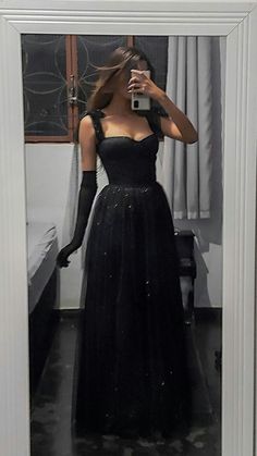 Cocktail Party Dress Night, Birthday 20, Prom Dress Inspo, Black Ball Gown, Amazing Dresses, Hello December, Black Prom Dress, Prom Dress Inspiration, Prom Dresses Vintage